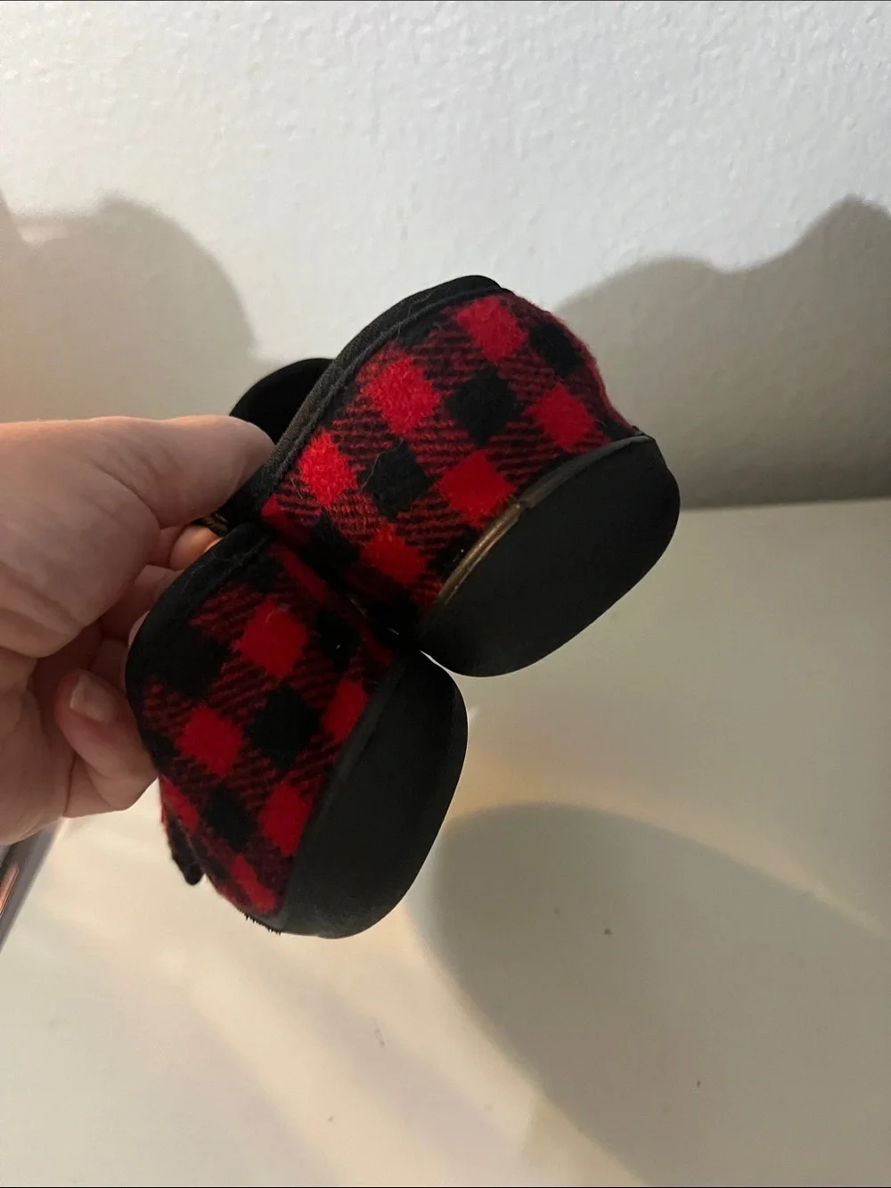 Kamik Kid’s Buffalo Check Plaid Red Black Hardsole slippers Size 12
